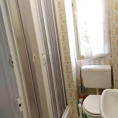 Lägenhet De 2 Chambres A A 100 M De La